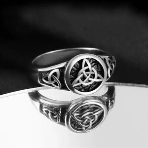 Celtic Knot Stainless Steel Signet Ring - Black and Silver